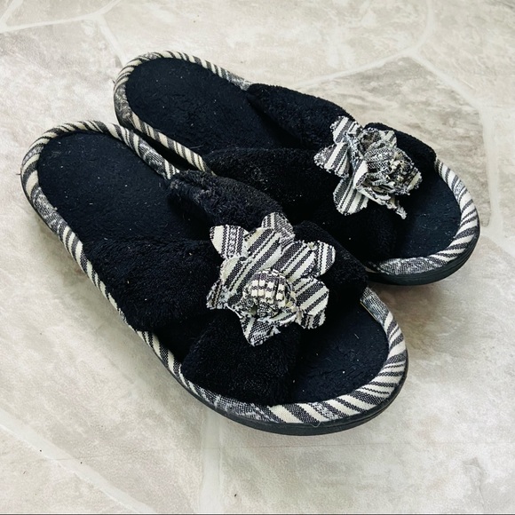 ISOTONER comfy black floral striped slippers slides size 8.5-9